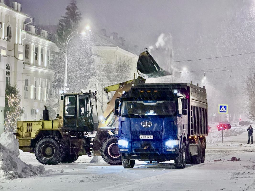 Москва передала 20 единиц спецтехники для зимнего содержания орловских дорог
