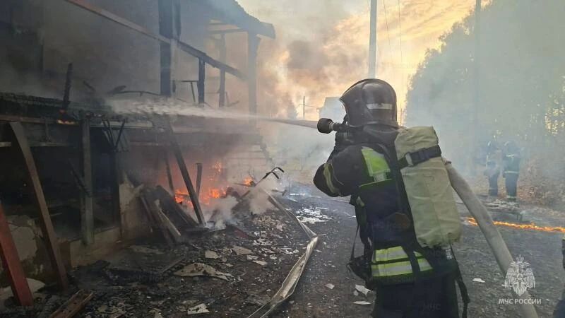 Итоги тревожного понедельника: 28 выездов на ликвидацию возгораний, 400 эвакуированных Итоги тревожного понедельника: 28 выездов на ликвидацию возгораний, 400 эвакуированных