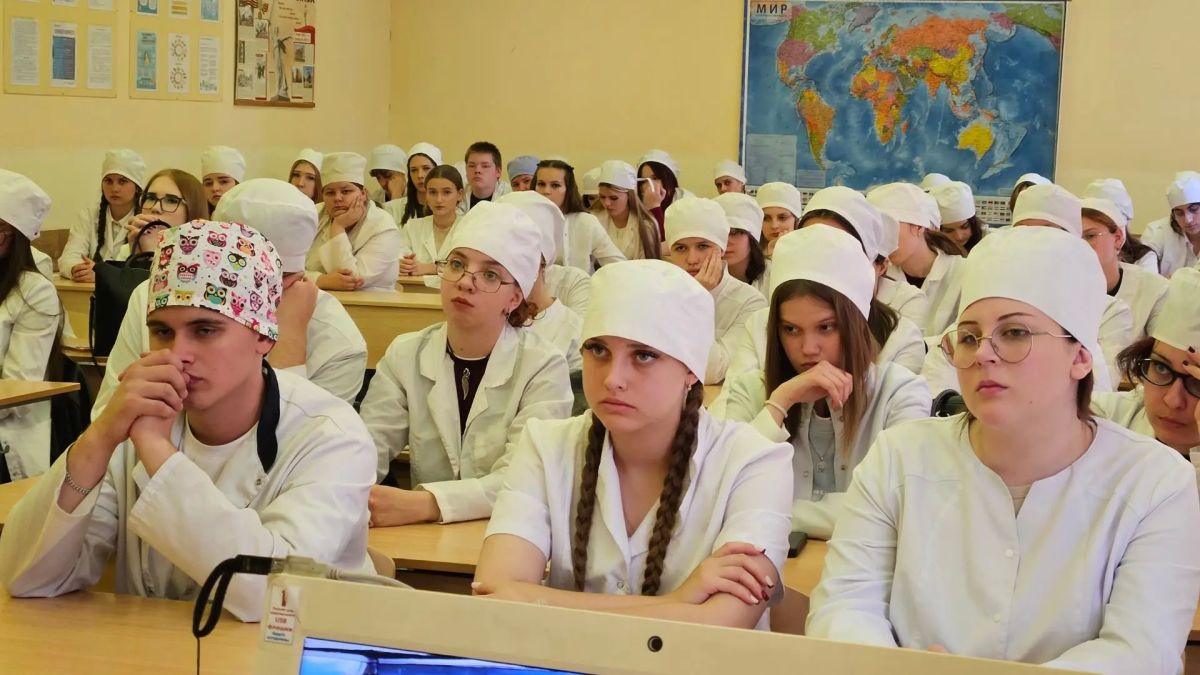 В Орловском базовом медицинском колледже состоялась встреча с членом Общественной палаты Орловской области, руководителем Межрегионального поискового объединения «Костёр» Николаем Сергеевичем Красиковым В Орловском базовом медицинском колледже состоялась встреча с членом Общественной палаты Орловской области, руководителем Межрегионального поискового объединения «Костёр» Николаем Сергеевичем Красиковым