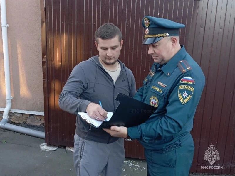 Безопасность в каждый дом: сотрудники МЧС России проводят профилактические рейды в муниципалитетах Орловщины Безопасность в каждый дом: сотрудники МЧС России проводят профилактические рейды в муниципалитетах Орловщины