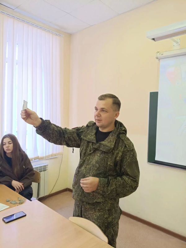 В Орловском базовом медицинском колледже состоялась встреча с членом Общественной палаты Орловской области, руководителем Межрегионального поискового объединения «Костёр» Николаем Сергеевичем Красиковым В Орловском базовом медицинском колледже состоялась встреча с членом Общественной палаты Орловской области, руководителем Межрегионального поискового объединения «Костёр» Николаем Сергеевичем Красиковым