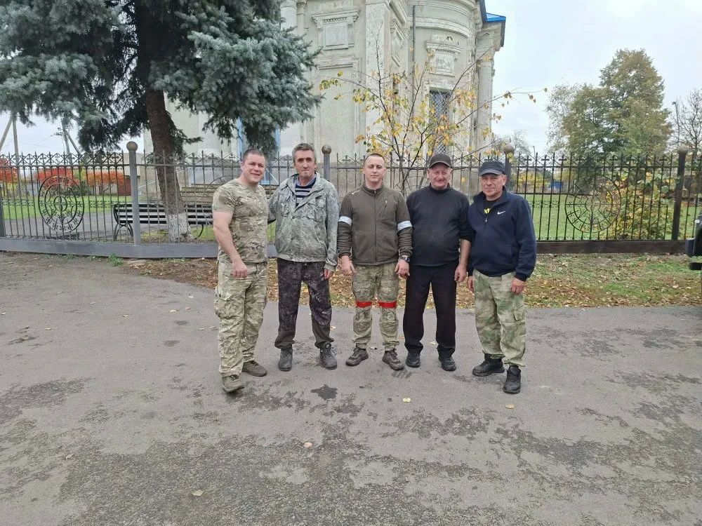 Глава Покровского района доставил гуманитарный груз в зону СВО Глава Покровского района доставил гуманитарный груз в зону СВО