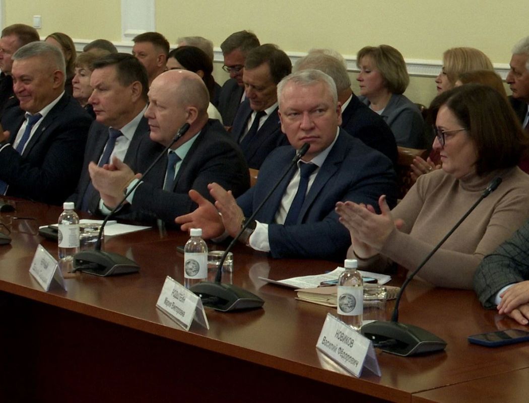 Сегодня в администрации области наградили победителей конкурса «Ветеранское подворье» Сегодня в администрации области наградили победителей конкурса «Ветеранское подворье»