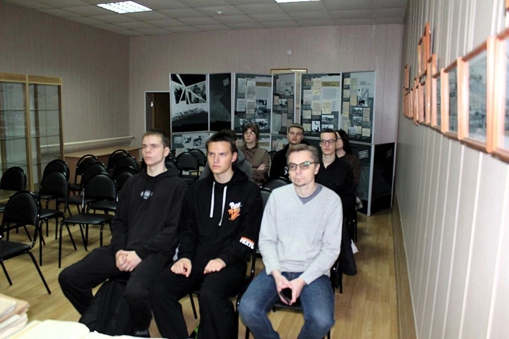 15 октября для студентов 1 курса кафедры теологии, религиоведения и культурных аспектов национальной безопасности Юридического института ОГУ имени И. С. Тургенева проведена экскурсия о составе и содержании документов... 15 октября для студентов 1 курса кафедры теологии, религиоведения и культурных аспектов национальной безопасности Юридического института ОГУ имени И. С. Тургенева проведена экскурсия о составе и содержании документов...