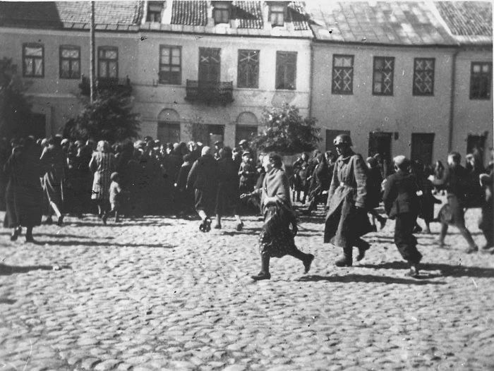 Максим Григорьев: 28 октября 1942 года в оккупированном Пинске немецкое командование завершило подготовку к уничтожению одного из крупнейших гетто на территории Белоруссии